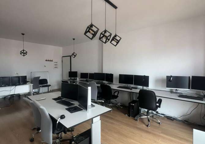 Ambjent 170 m2 Per Qera/ Per zyra