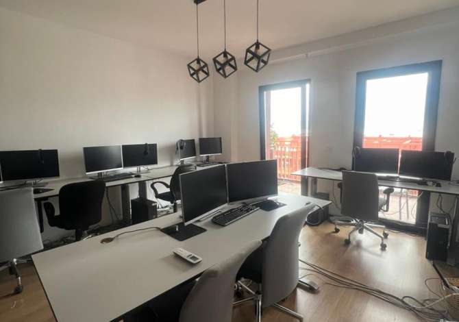 Ambjent 170 m2 Per Qera/ Per zyra