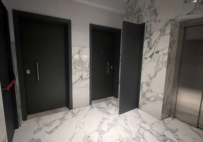 Jepet ambjent per zyra me qera 