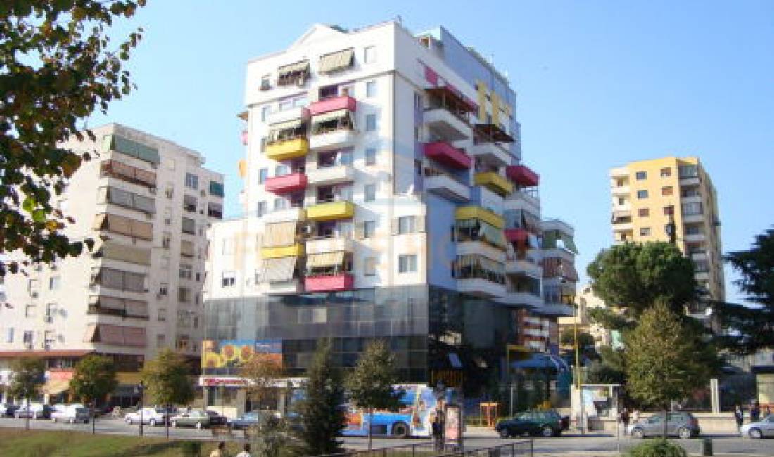 Shitet, Ambient Biznesi, Bulevardi Zhan D'ark, Tirane.