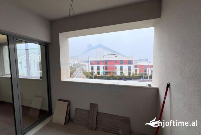 Shtepi ne shitje Apartament ne Tirane, 3+1, Mobilimi Bosh, pa mobiluar, Pagesa 600,000  Euro.