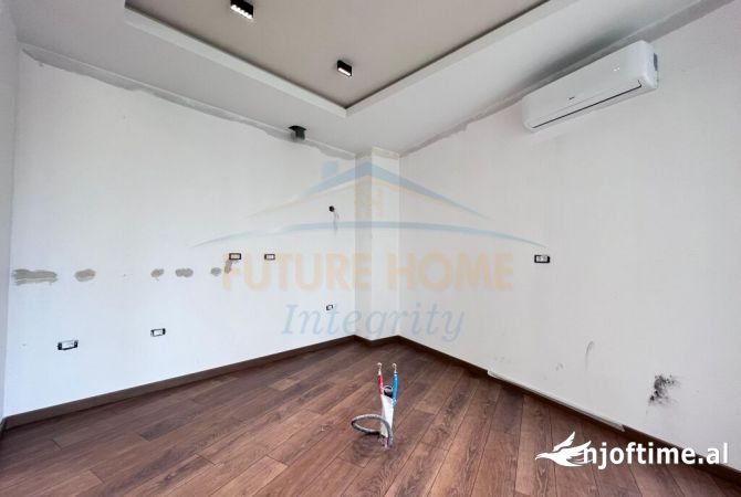 Shtepi ne shitje Apartament ne Tirane, 3+1, Mobilimi Bosh, pa mobiluar, Pagesa 600,000  Euro.