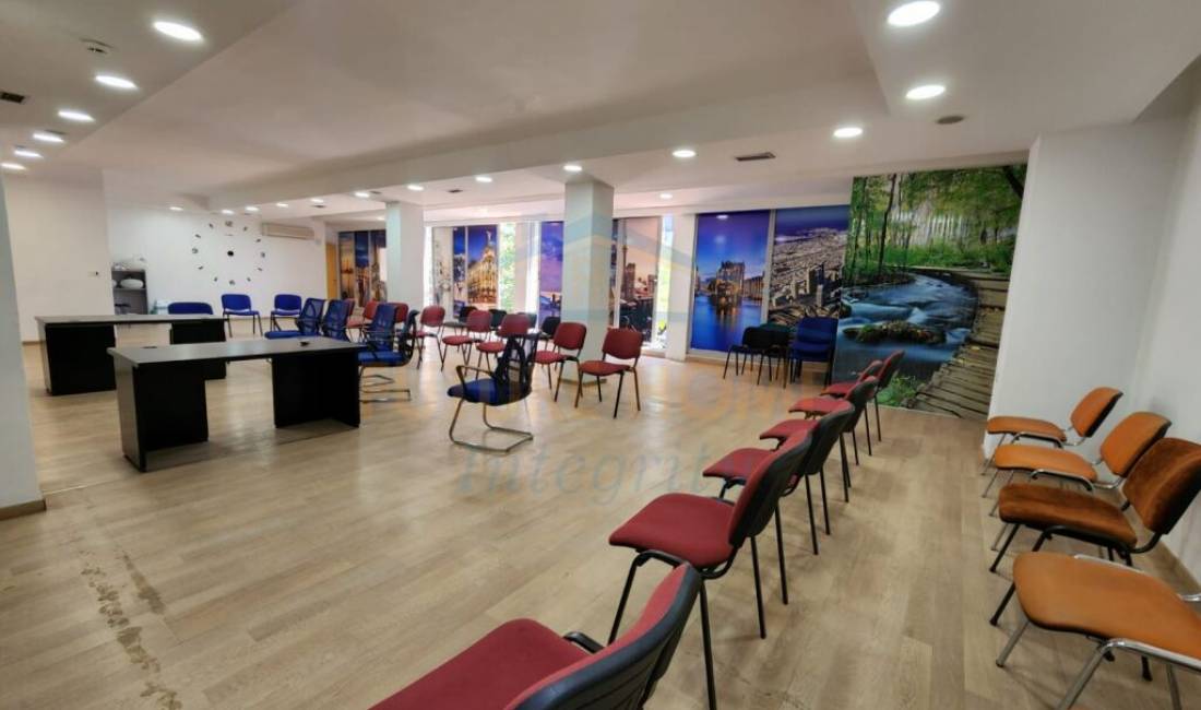 Qera, Ambient Biznesi, Rruga Petro Nini Luarasi