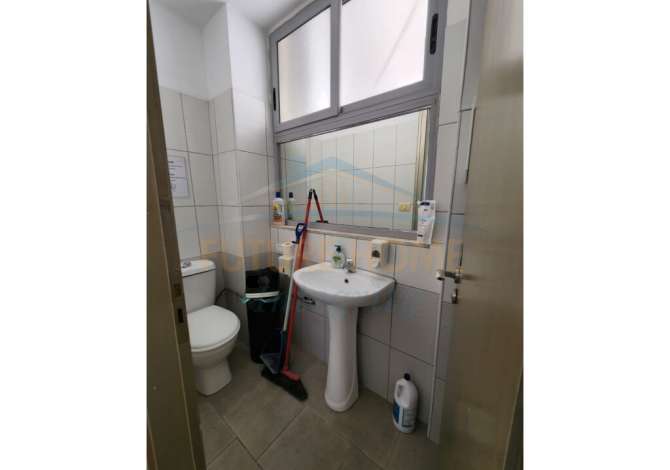 Qera, Ambient Biznesi, Rruga Petro Nini Luarasi