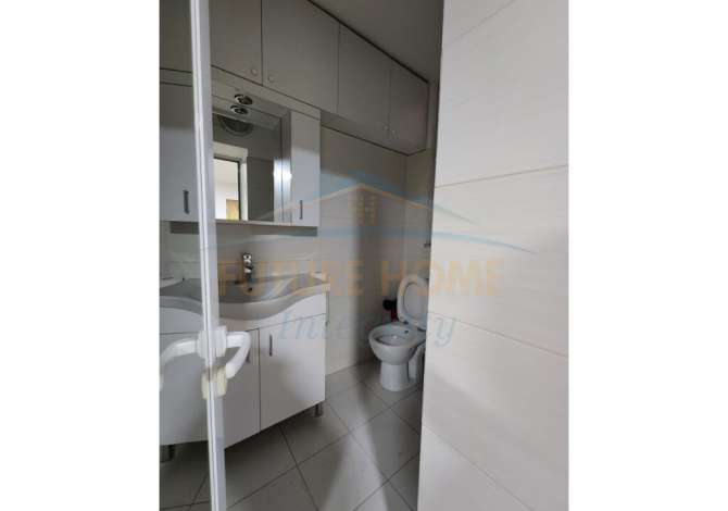 Qera, Ambient Biznesi, Rruga Petro Nini Luarasi