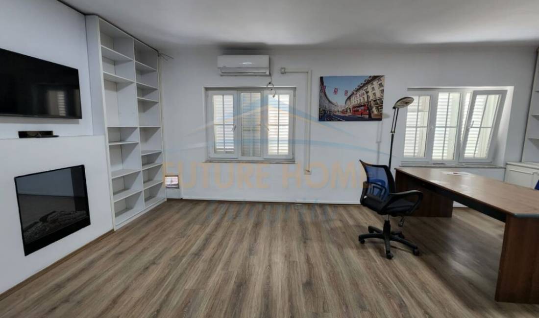 Shitet, Godine Biznesi, Rruga Petro Nini Luarasi,