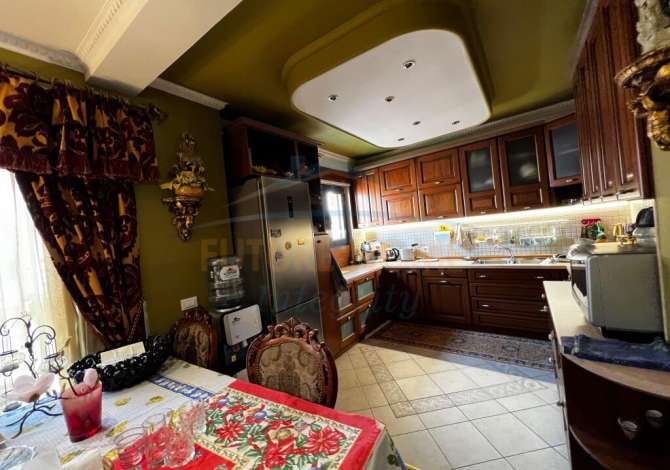 Shtepi ne shitje Apartament ne Tirane, 3+1, Mobilimi E mobiluar, Pagesa 650,000  Euro.