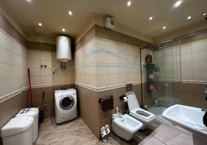Shtepi ne shitje Apartament ne Tirane, 3+1, Mobilimi E mobiluar, Pagesa 650,000  Euro.