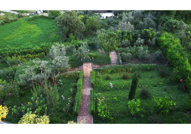 Shtepi ne shitje Vila Luksoze ne Tirane, 6+1, Mobilimi E mobiluar, Pagesa 2,500,000  Euro.