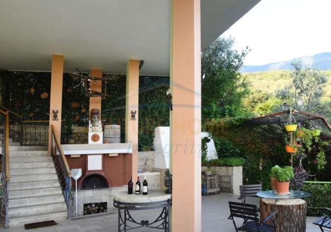 Shtepi ne shitje Vila Luksoze ne Tirane, 6+1, Mobilimi E mobiluar, Pagesa 2,500,000  Euro.