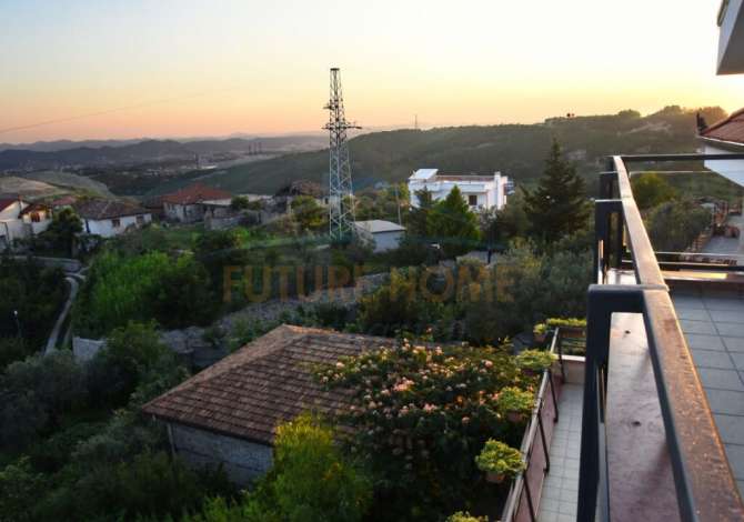 Shtepi ne shitje Vila Luksoze ne Tirane, 6+1, Mobilimi E mobiluar, Pagesa 2,500,000  Euro.