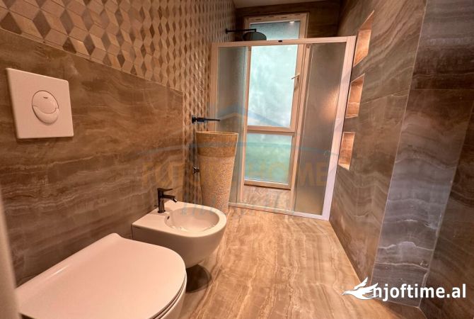 Shtepi me qera Apartament ne Tirane, 3+1, Mobilimi Pjeserisht e mobiluar, Pagesa 1,100  Euro.