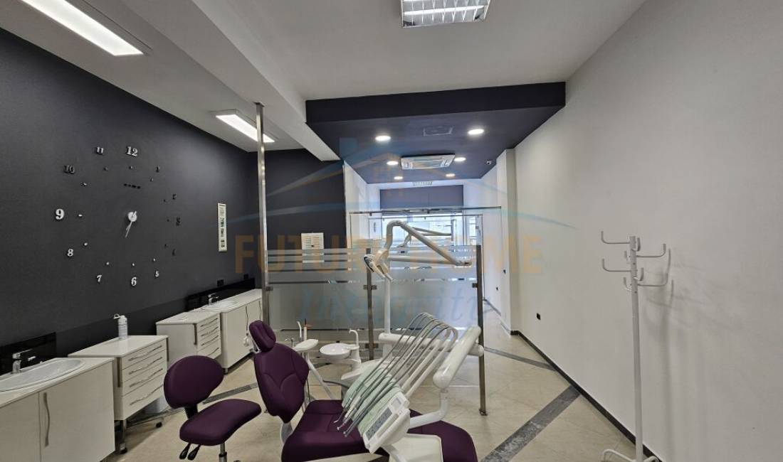 Shitet, Ambient Biznesi, Rruga Ferit Xhajko