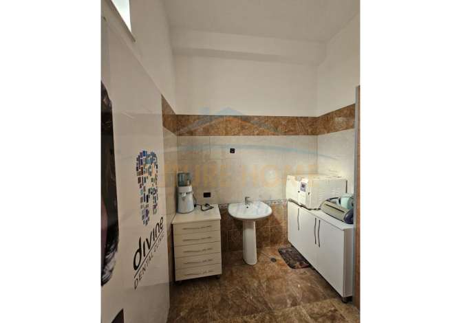 Shitet, Ambient Biznesi, Rruga Ferit Xhajko