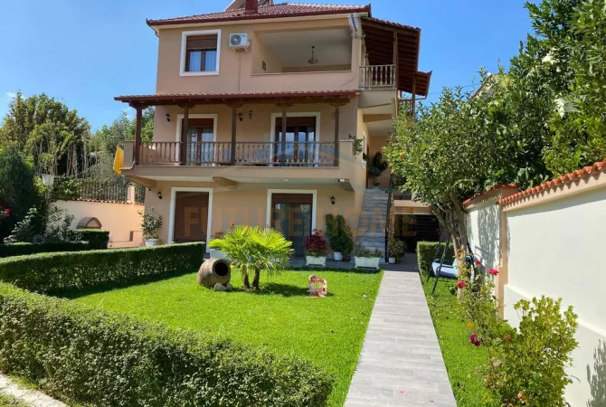 Casa in affitto 5+1 a Tirana - 1,100 Euro