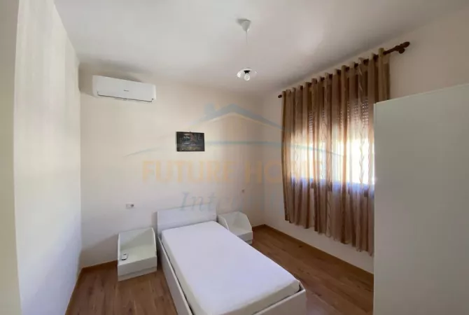 Duplex (casa a 2 piani) in affitto a Tirana 5+1, Arredato