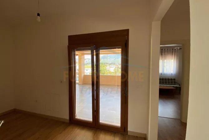 Duplex (casa a 2 piani) in affitto a Tirana 5+1, Arredato