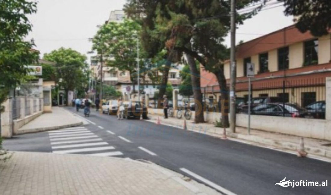 Qera, Ambient Biznesi, Rruga Vllazen Huta, Tirane.