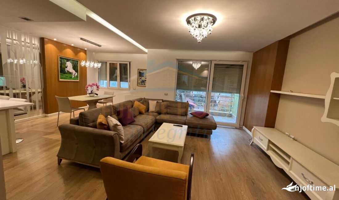 Shtepi ne shitje Apartament ne Tirane, 2+1, Mobilimi E mobiluar, Pagesa 250,000  Euro.