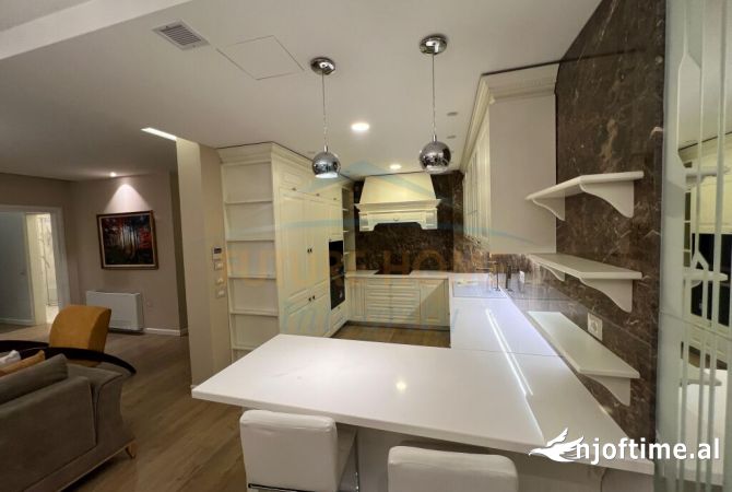 Shtepi ne shitje Apartament ne Tirane, 2+1, Mobilimi E mobiluar, Pagesa 250,000  Euro.