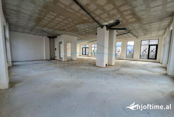 Business Property for Rent 1+1 in Tirana - 2,500 Euro