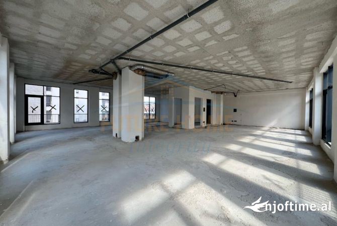 Business Property for Rent 1+1 in Tirana - 2,500 Euro