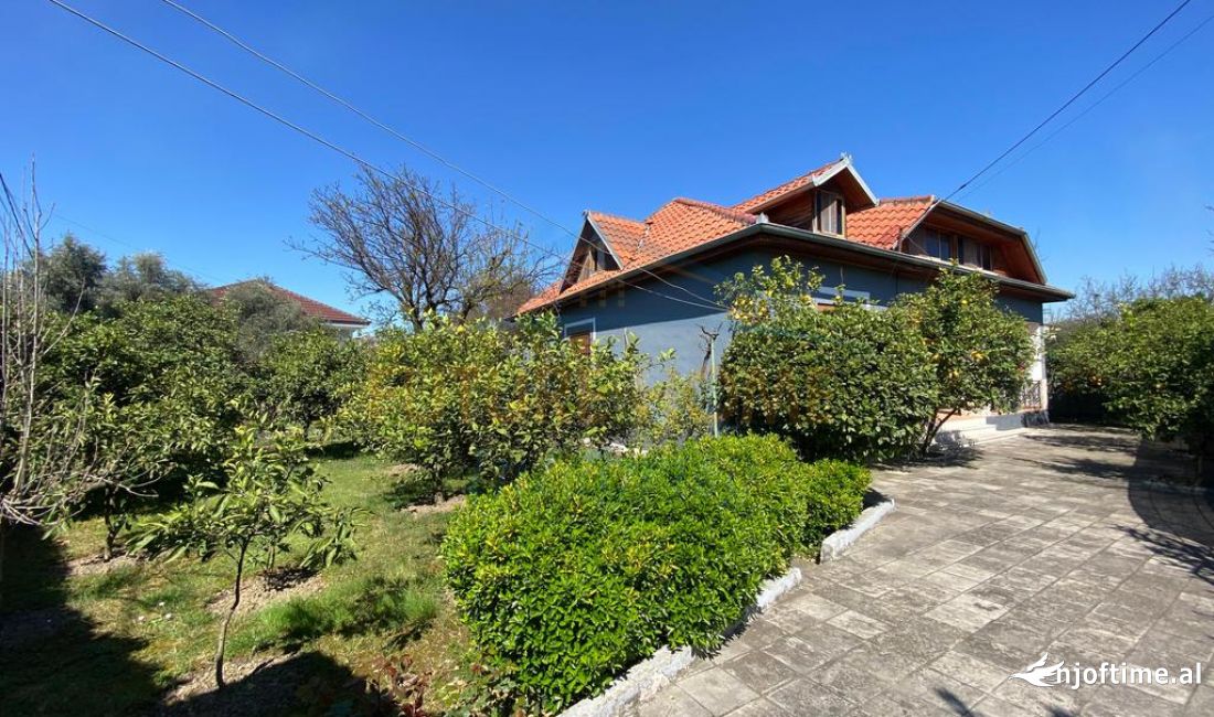 Shtepi ne shitje Shtepi Private ne Tirane, 3+1, Mobilimi E mobiluar, Pagesa 250,000  Euro.