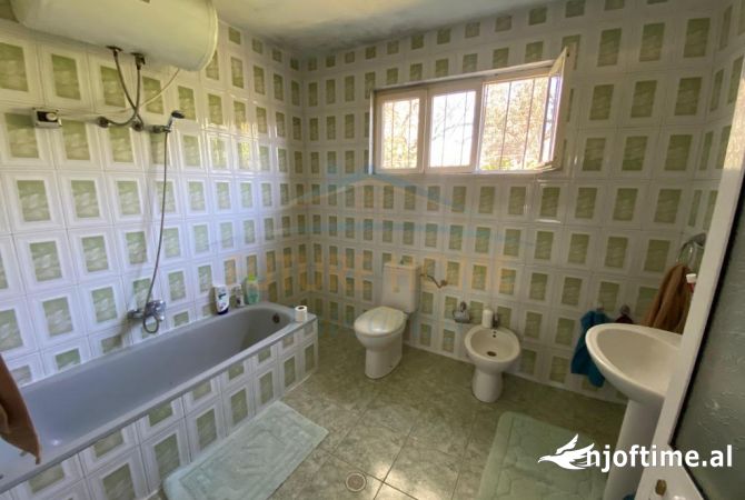 Shtepi ne shitje Shtepi Private ne Tirane, 3+1, Mobilimi E mobiluar, Pagesa 250,000  Euro.