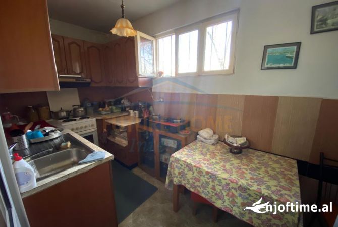 Shtepi ne shitje Shtepi Private ne Tirane, 3+1, Mobilimi E mobiluar, Pagesa 250,000  Euro.