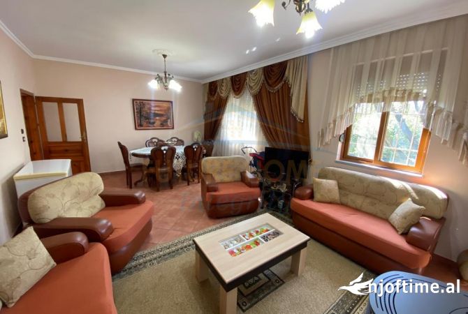 Shtepi ne shitje Shtepi Private ne Tirane, 3+1, Mobilimi E mobiluar, Pagesa 250,000  Euro.