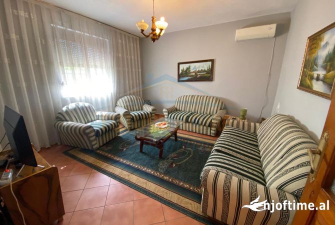 Shtepi ne shitje Shtepi Private ne Tirane, 3+1, Mobilimi E mobiluar, Pagesa 250,000  Euro.