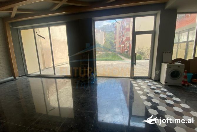 Shitet, Ambient Biznesi, Fresk, Tirane.