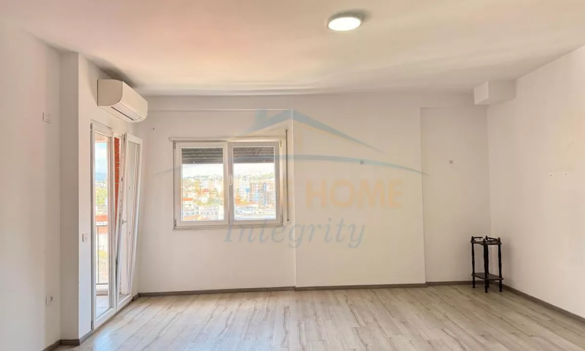 Shtepi ne shitje Apartament ne Tirane, 3+1, Mobilimi Pjeserisht e mobiluar, Pagesa 225,000  Euro.