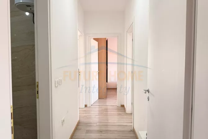 Shtepi ne shitje Apartament ne Tirane, 3+1, Mobilimi Pjeserisht e mobiluar, Pagesa 225,000  Euro.