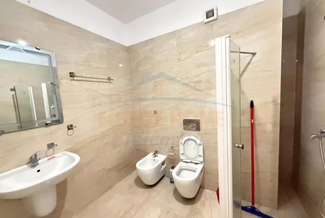 Shtepi ne shitje Apartament ne Tirane, 3+1, Mobilimi Pjeserisht e mobiluar, Pagesa 225,000  Euro.