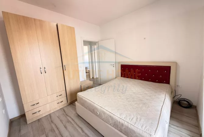 Shtepi ne shitje Apartament ne Tirane, 3+1, Mobilimi Pjeserisht e mobiluar, Pagesa 225,000  Euro.