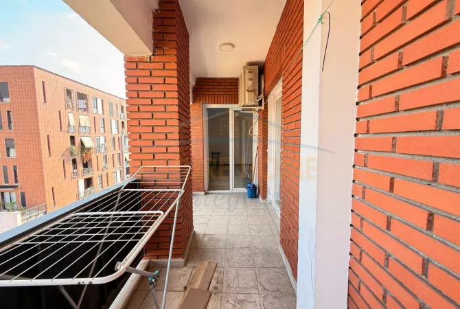 Shtepi ne shitje Apartament ne Tirane, 3+1, Mobilimi Pjeserisht e mobiluar, Pagesa 225,000  Euro.
