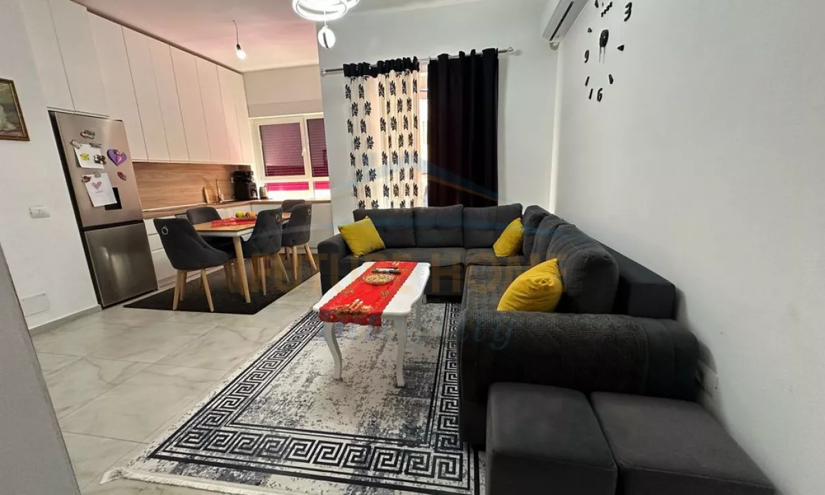Shtepi ne shitje Apartament ne Tirane, 2+1, Mobilimi E mobiluar, Pagesa 136,000  Euro.