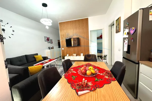 Shtepi ne shitje Apartament ne Tirane, 2+1, Mobilimi E mobiluar, Pagesa 136,000  Euro.