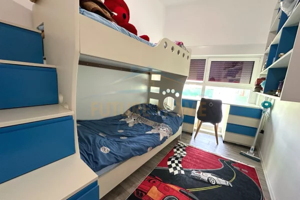 Shtepi ne shitje Apartament ne Tirane, 2+1, Mobilimi E mobiluar, Pagesa 136,000  Euro.