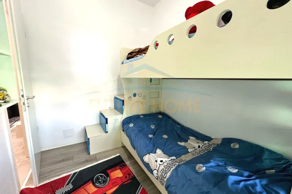 Shtepi ne shitje Apartament ne Tirane, 2+1, Mobilimi E mobiluar, Pagesa 136,000  Euro.