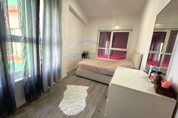 Shtepi ne shitje Apartament ne Tirane, 2+1, Mobilimi E mobiluar, Pagesa 136,000  Euro.