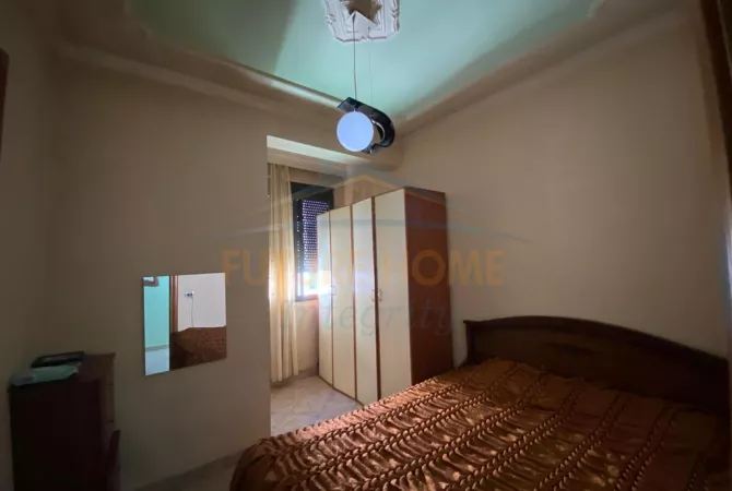 Shtepi me qera Apartament ne Tirane, 3+1, Mobilimi Bosh, pa mobiluar, Pagesa 1,000  Euro.