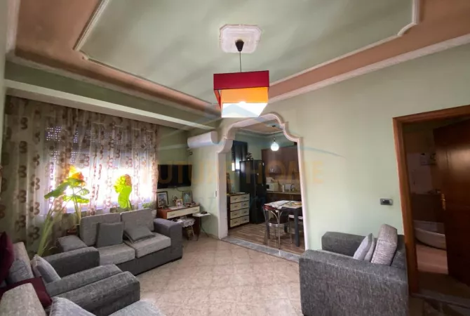 Shtepi me qera Apartament ne Tirane, 3+1, Mobilimi Bosh, pa mobiluar, Pagesa 1,000  Euro.
