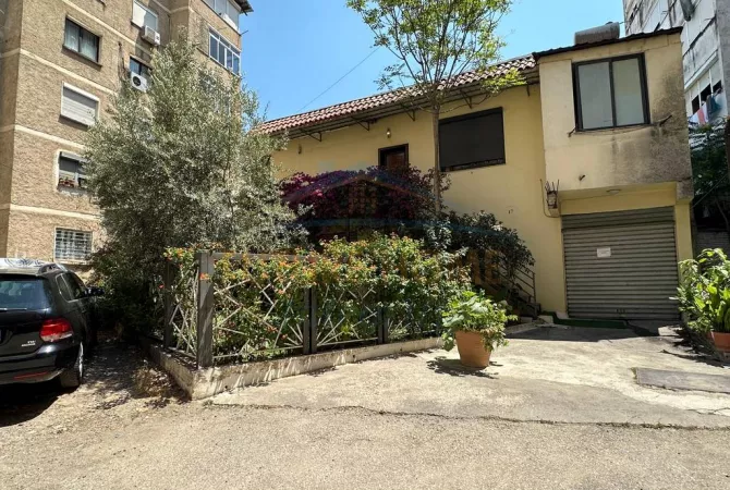 Shtepi me qera Apartament ne Tirane, 3+1, Mobilimi Bosh, pa mobiluar, Pagesa 1,000  Euro.