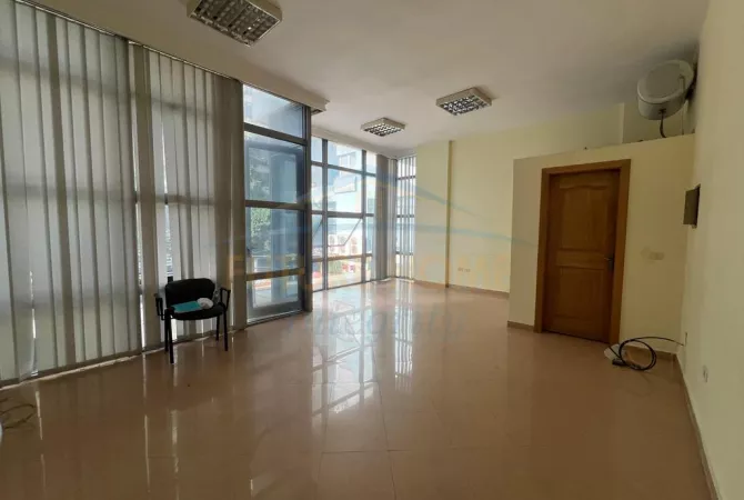 Qera, Ambient Biznesi, Ish Ekspozita, Tirane.