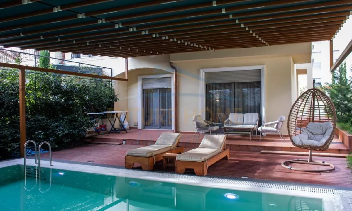 Shtepi ne shitje Vila Luksoze ne Tirane, 2+1, Mobilimi E mobiluar, Pagesa 818,000  Euro.