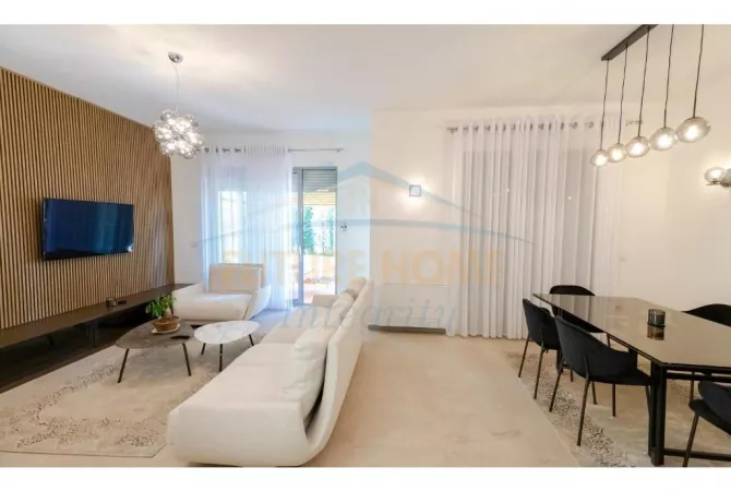 Shtepi ne shitje Vila Luksoze ne Tirane, 2+1, Mobilimi E mobiluar, Pagesa 818,000  Euro.