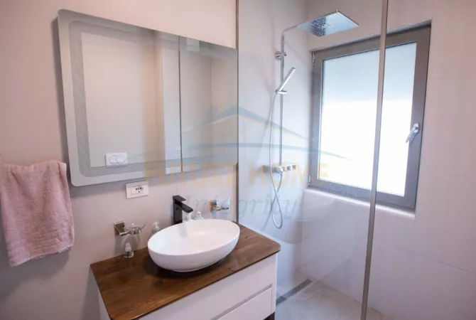 Shtepi ne shitje Vila Luksoze ne Tirane, 2+1, Mobilimi E mobiluar, Pagesa 818,000  Euro.