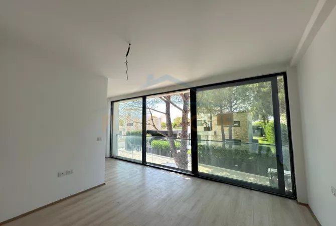 Luxury villas for sale in Durres 4+1, Emty